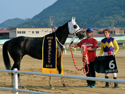 201206103.jpg